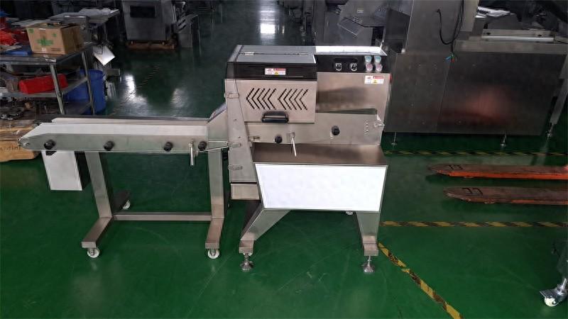 鹵肉切塊機(jī)能給豬牛肉、牛雜、臘腸臘肉等熟肉切片加工