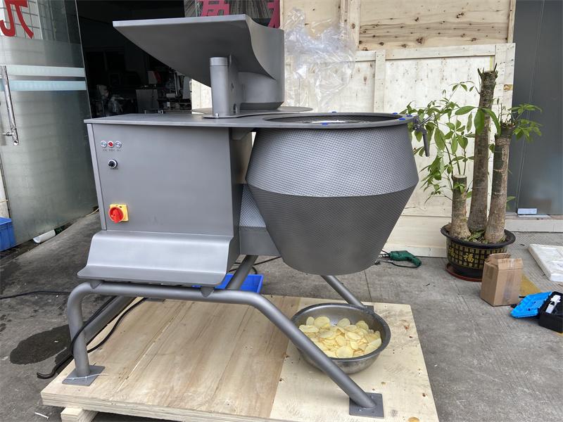 土豆切波紋薯片機(jī)與芋頭切片機(jī)是同一臺(tái)，可以一機(jī)多用的高產(chǎn)設(shè)備
